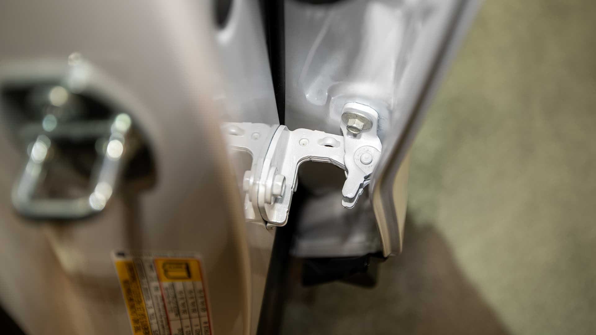 Multimatic Door Hinge
